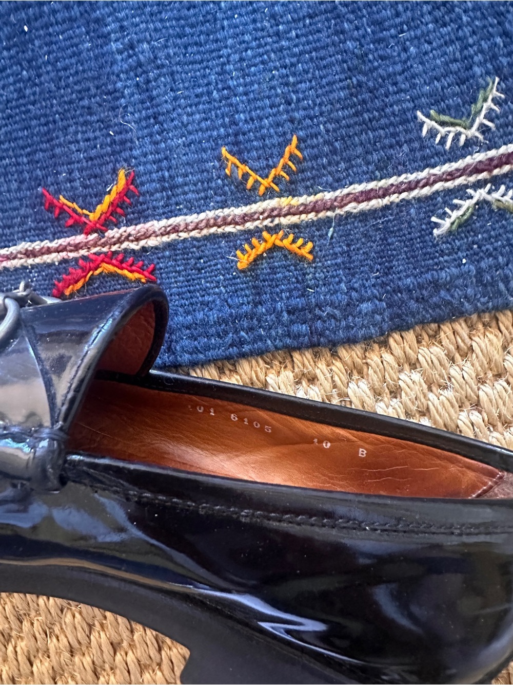 ONLY RIGHT SHOE Gucci Black Patent Leather Horsebit Loafer with Silver Hardware - Picture 3 of 4